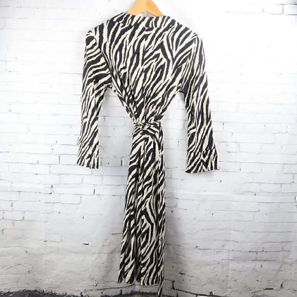NOTICE ZEBRA PRINT LONG SLEEVE WRAP DRESS SIZE MEDIUM - Picture 7 of 7